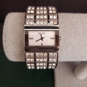 DKNY Essentials Ladies Watch‎ Swarovski Crystal Silver Stainless Steel READ